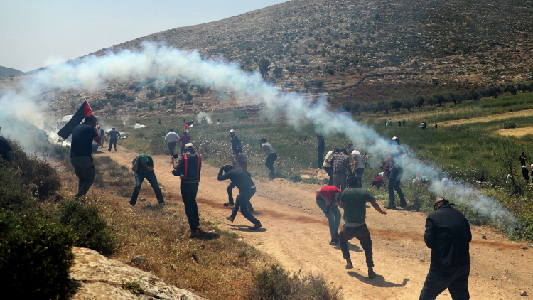 Беспорядки с участием сотен палестинцев произошли на Западном берегу