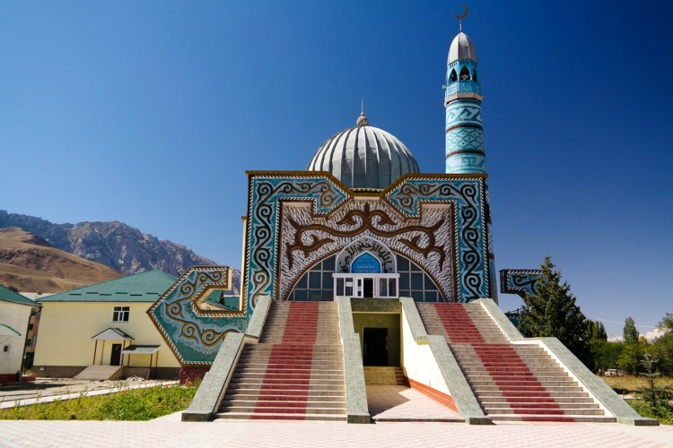 В Киргизии могут запретить массовые богослужения в мечетях
