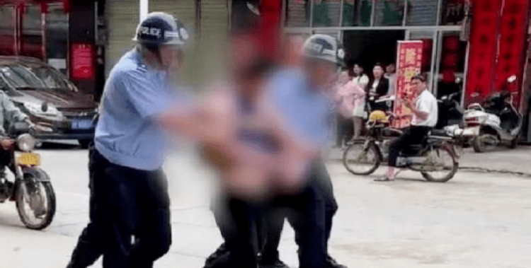 В Китае неизвестный с ножом атаковал детсад: ранены не менее 16 детей - ФОТО