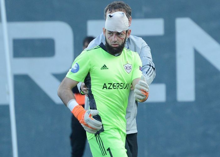 Вратарь «Карабаха» возвращается на поле после травмы