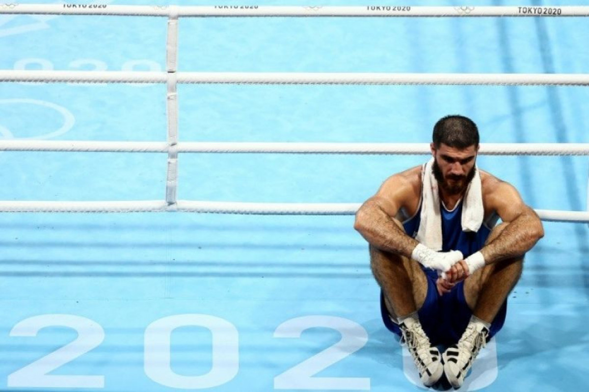 Французский боксер азербайджанского происхождения устроил скандал на ринге