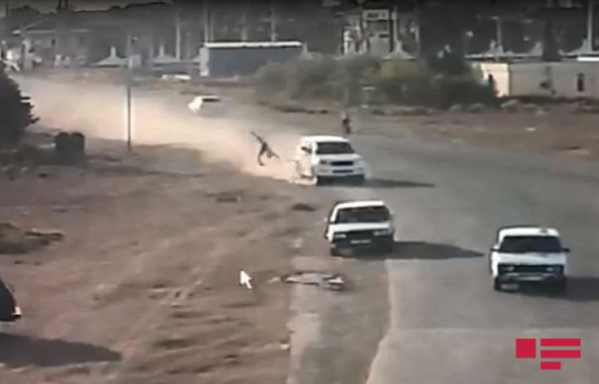 В Баку Toyota сбила насмерть пешехода и разбила три автомобиля-ВИДЕО 