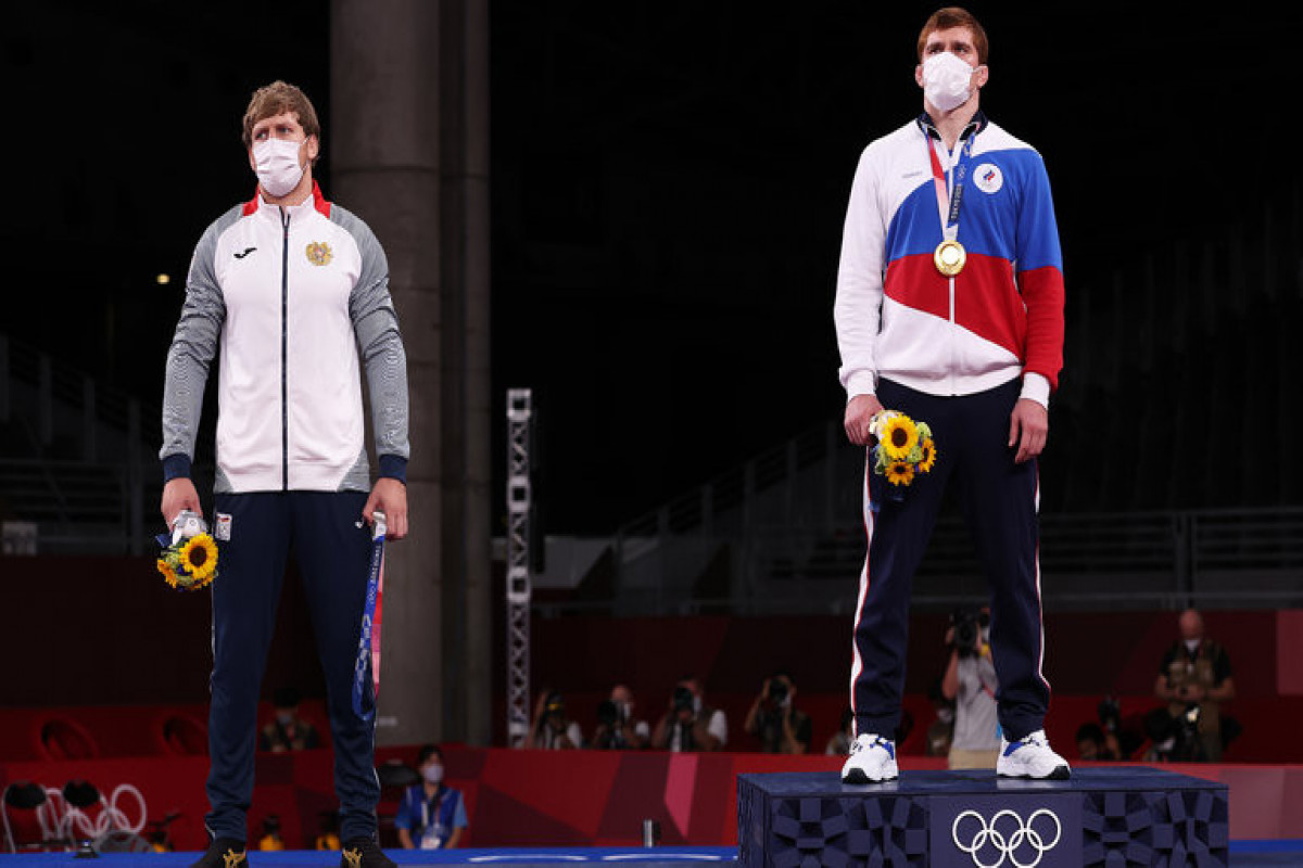 Армянский борец отказался надевать серебряную медаль на церемонии награждения Токио-2020