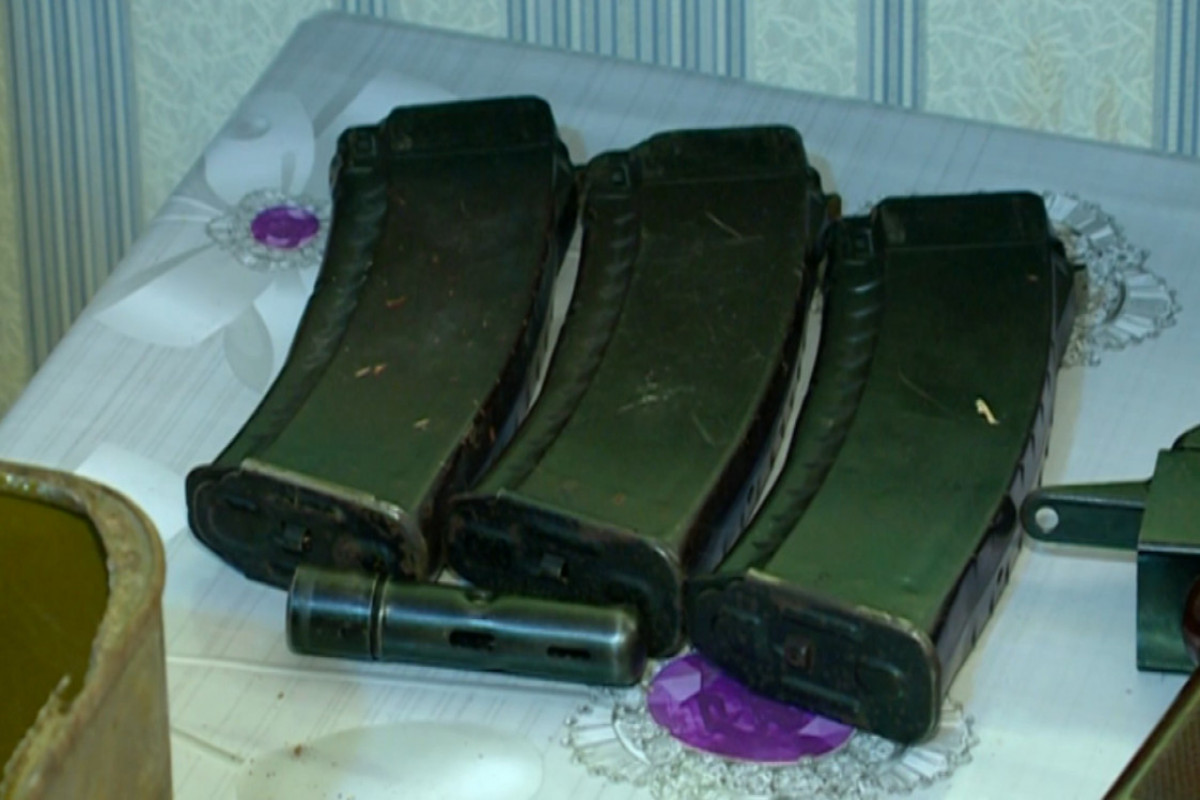 У жителя Гянджи изъяли 66 кустов конопли и автомат с глушителем -ФОТО 