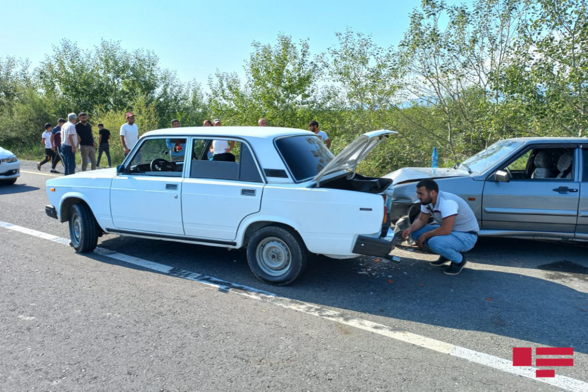 На трассе Шеки-Гах столкнулись 4 автомобиля-ФОТО 