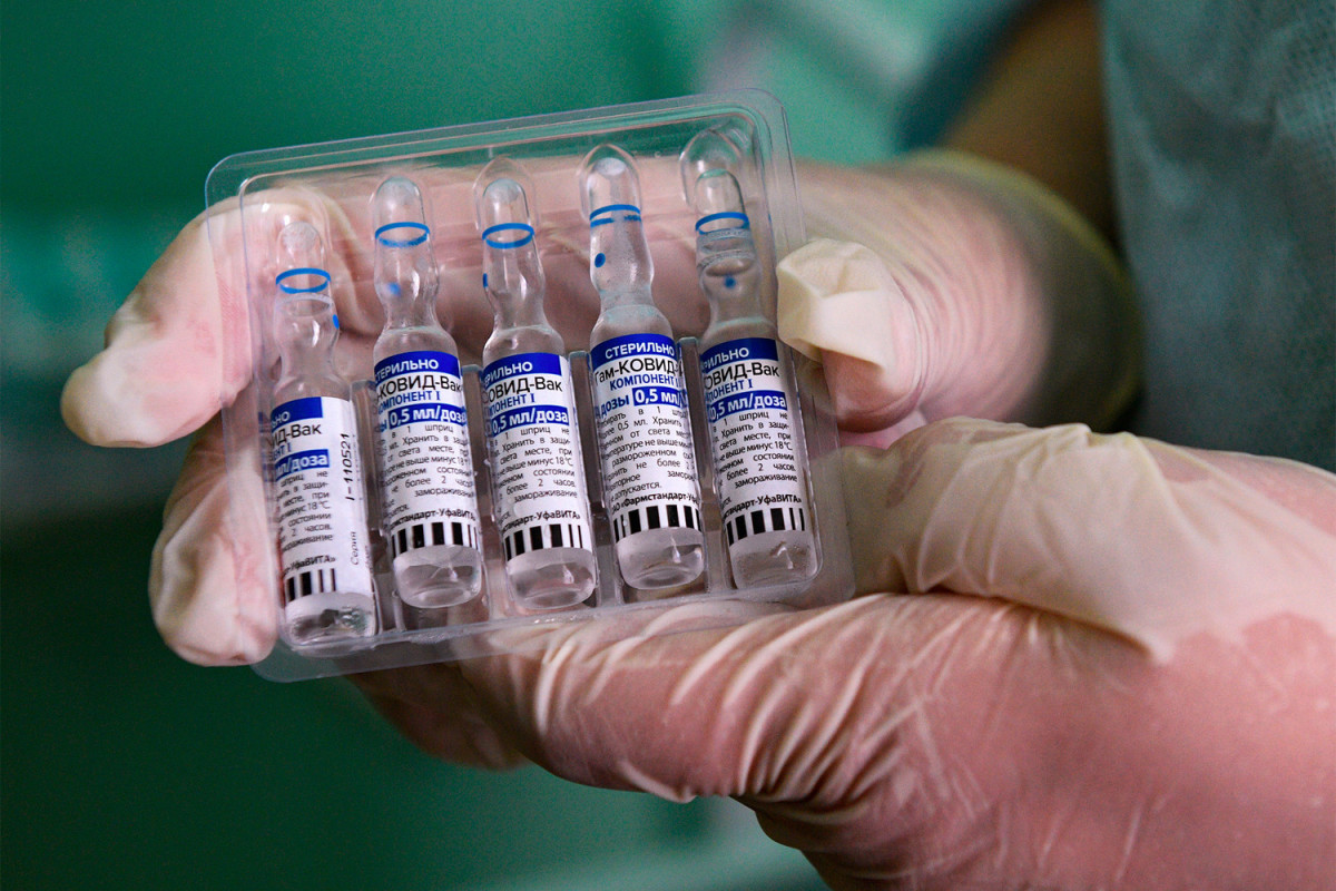 Полная вакцинация защищает от всех вариантов коронавируса