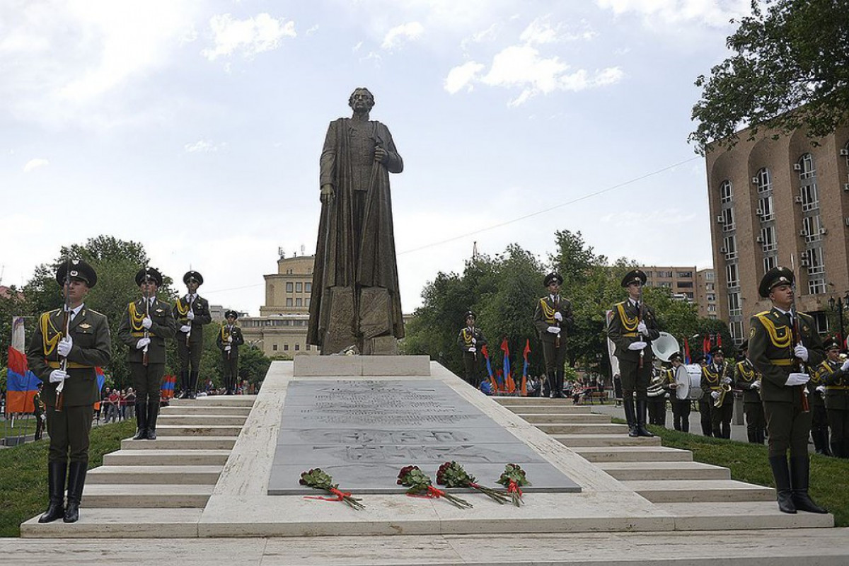 Памятник Гарегину Нжде в Иреване