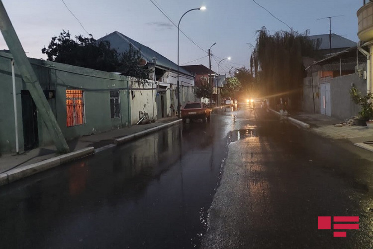 В Гяндже прорвало трубу и затопило улицы-ФОТО -ВИДЕО 