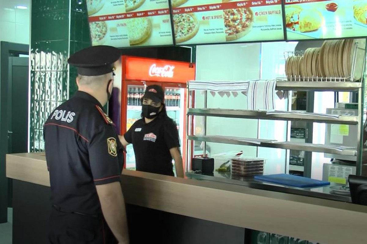 В Сумгайыте оштрафовали пиццерию Papa Johns, временно закрыли т/ц Mərkəz Plaza-ФОТО 