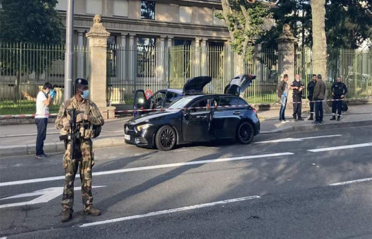 Во Франции мужчина открыл стрельбу по полицейским