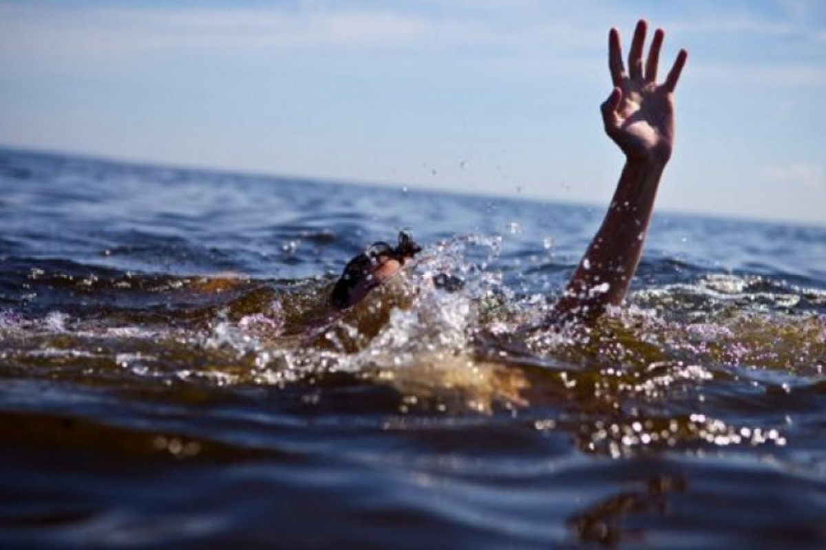 В Сумгайыте спортсмен утонул, спасая тонущего в море купальщика