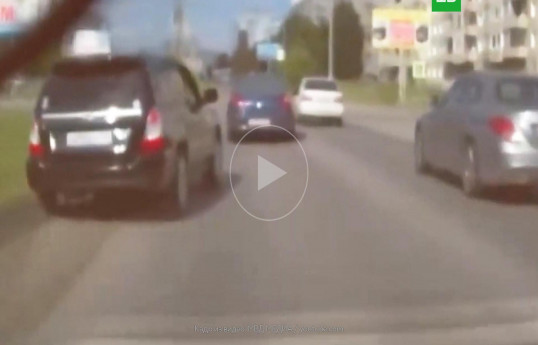 Пьяный лихач устроил гонки с полицией и врезался в столб-ВИДЕО 