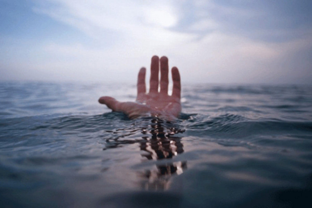 Пальцы долго в воде фото