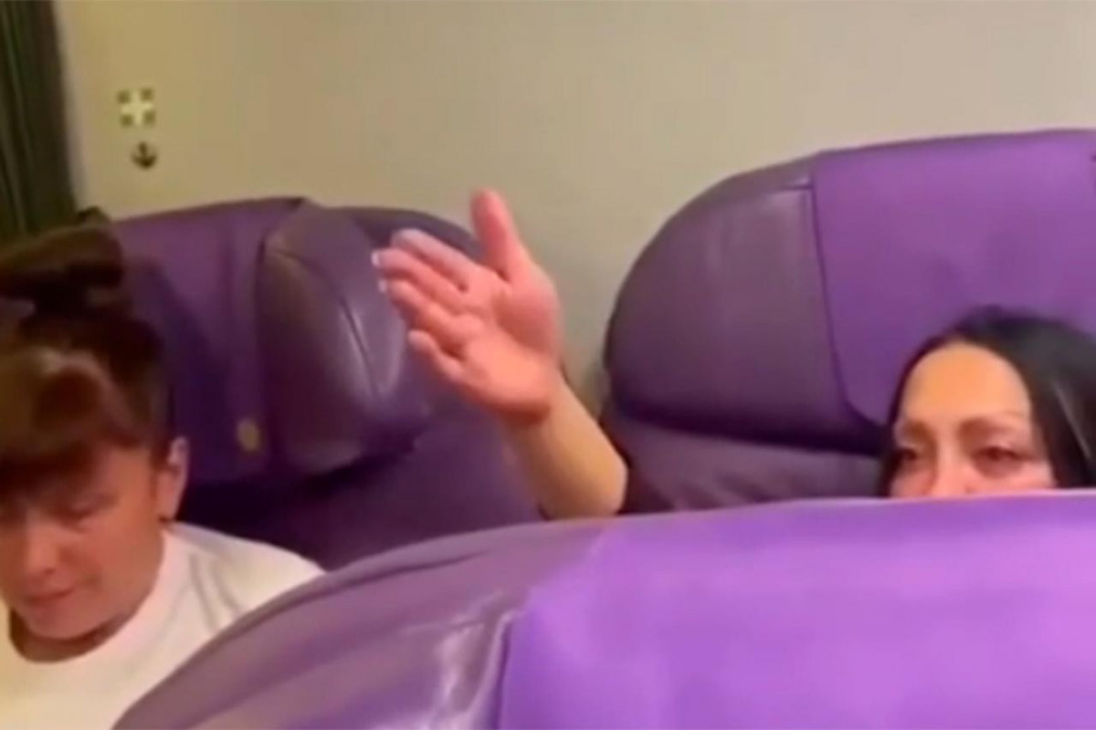 «Лечу за 50 тысяч»: пассажирка устроила скандал в самолете Москва — Сочи-ВИДЕО 
