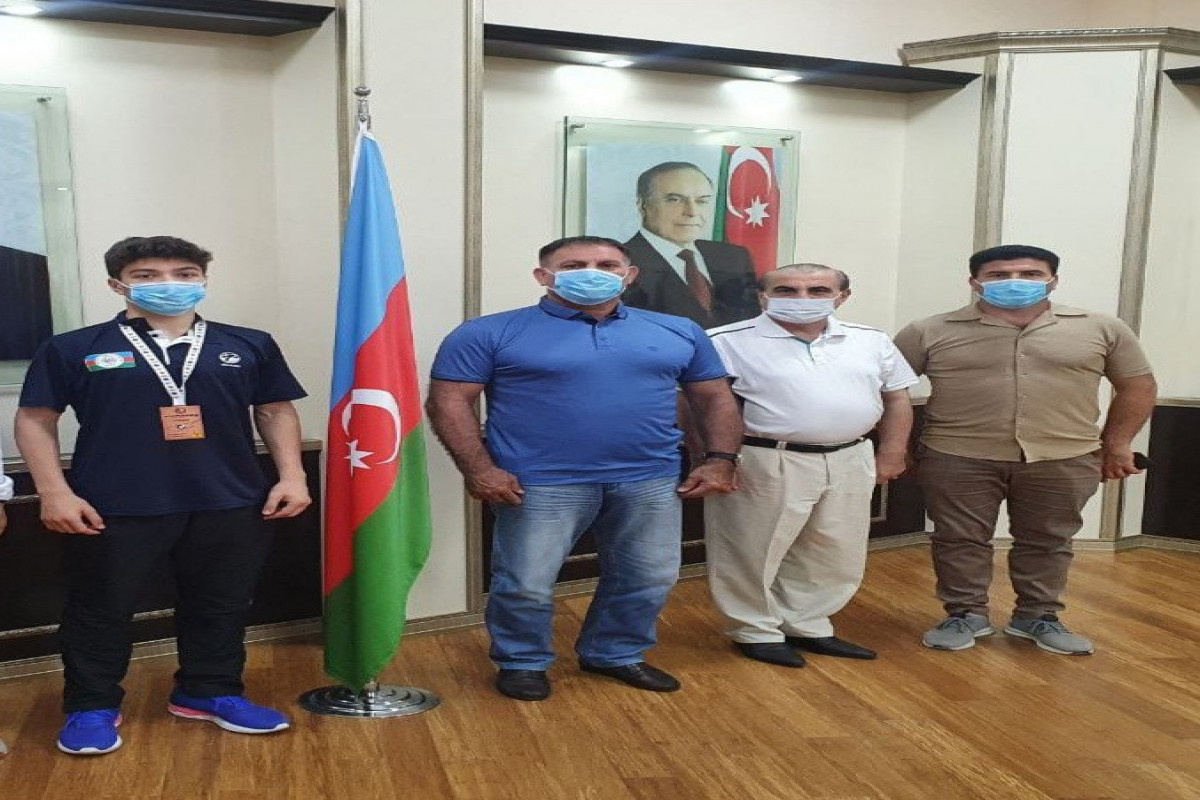 В спортивно-оздоровительном клубе МЧС Азербайджана состоялась встреча с чемпионом-ФОТО 
