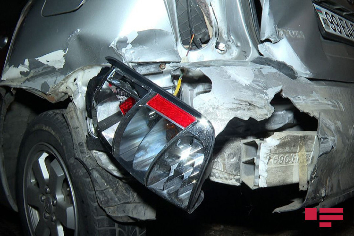В Баку столкнулись два автомобиля, пострадал пассажир-ФОТО -ВИДЕО 