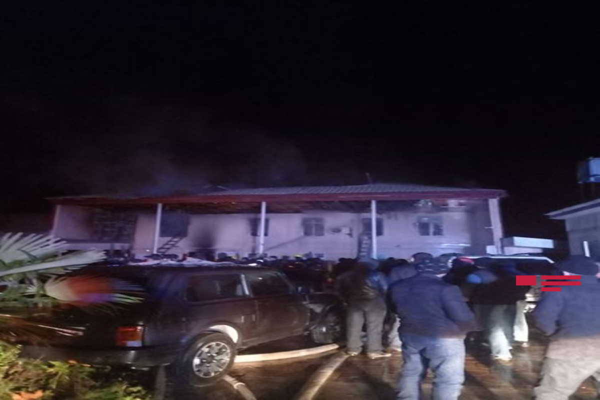 Трагедия в Агджабеди: при пожаре в доме погибла семья, включая ребенка-ФОТО 