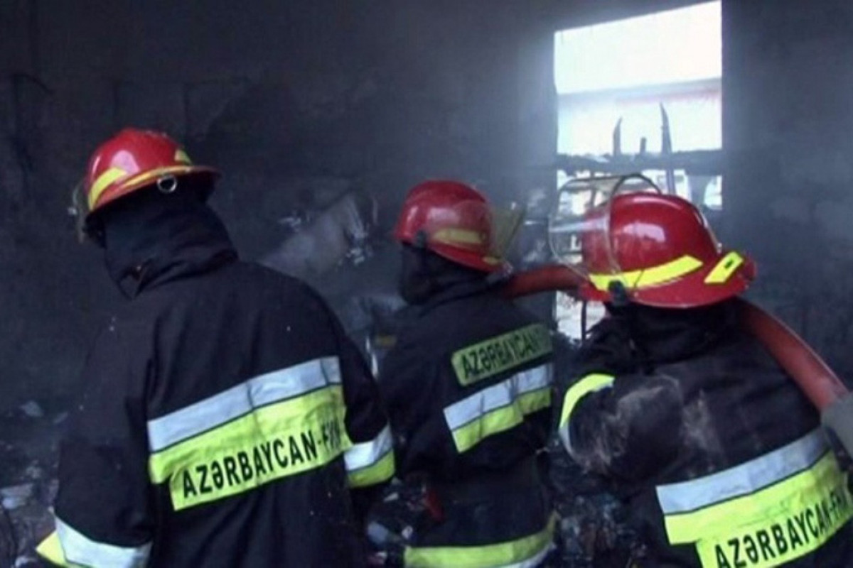 В Баку в сгоревшей квартире обнаружен труп мужчины