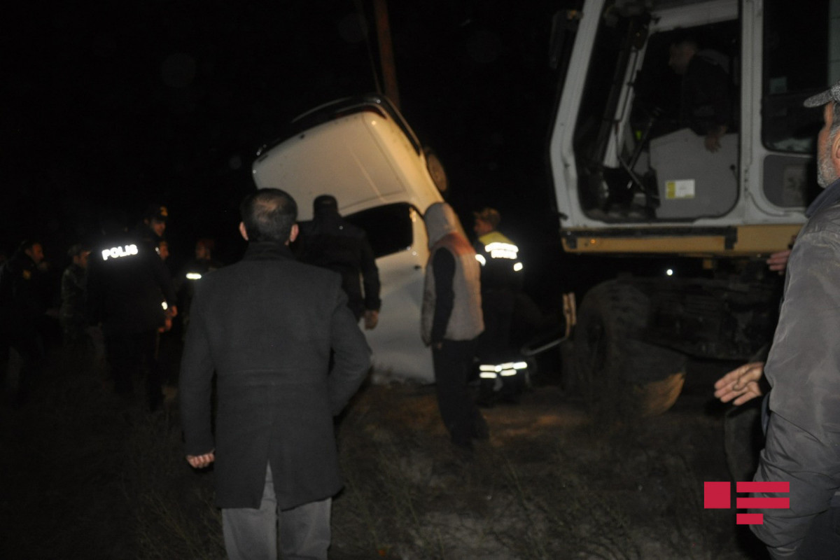 В Сабирабаде "ГАЗ-31" упал в канал, погибли два человека-ФОТО -ВИДЕО 
