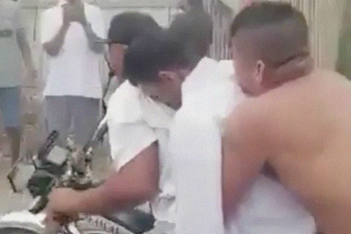 В Эквадоре покойника прокатили на мотоцикле