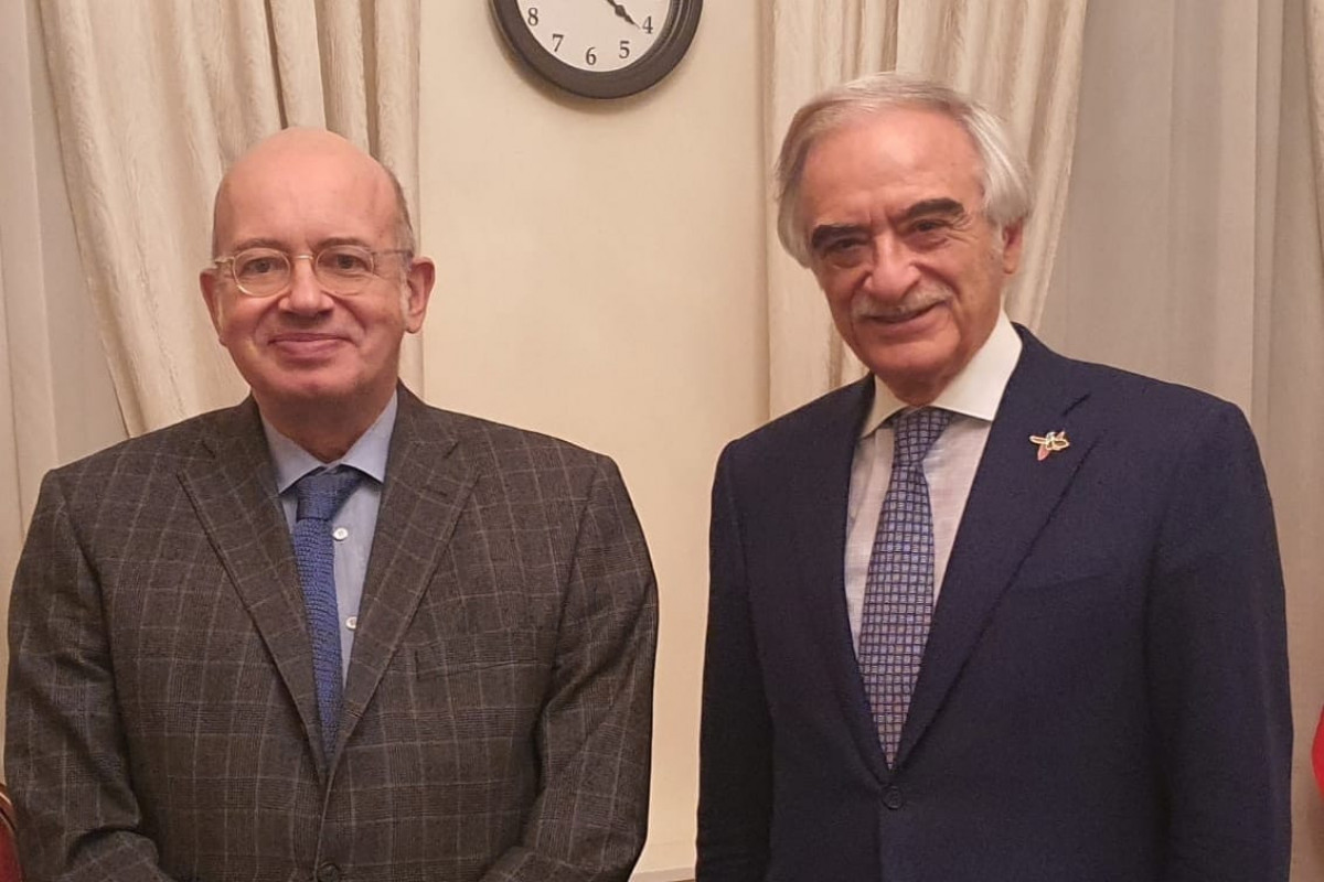 Посол Азербайджана в России Полад Бюльбюльоглу принял посла Франции в Российской Федерации Пьера Леви
