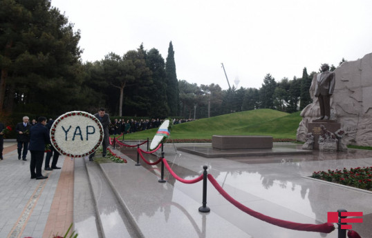 Представители партии "Ени Азербайджан" почтили память Великого лидера  Гейдара Алиева