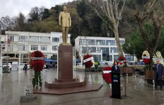 В Стамбуле почтили память общенационального лидера Азербайджана Гейдара Алиева-ФОТО 