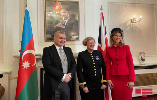 Посол Азербайджана вручил верительные грамоты британской королеве