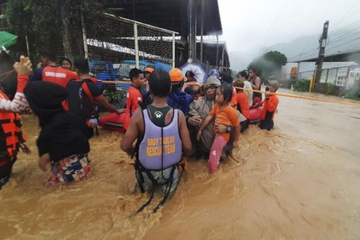 Как минимум 12 человек погибли из-за тайфуна "Рай" на Филиппинах-ВИДЕО 
