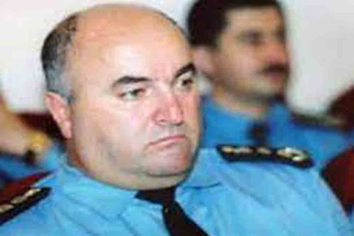 В Баку бывший начальник полиции обстрелял автомобиль из автомата 