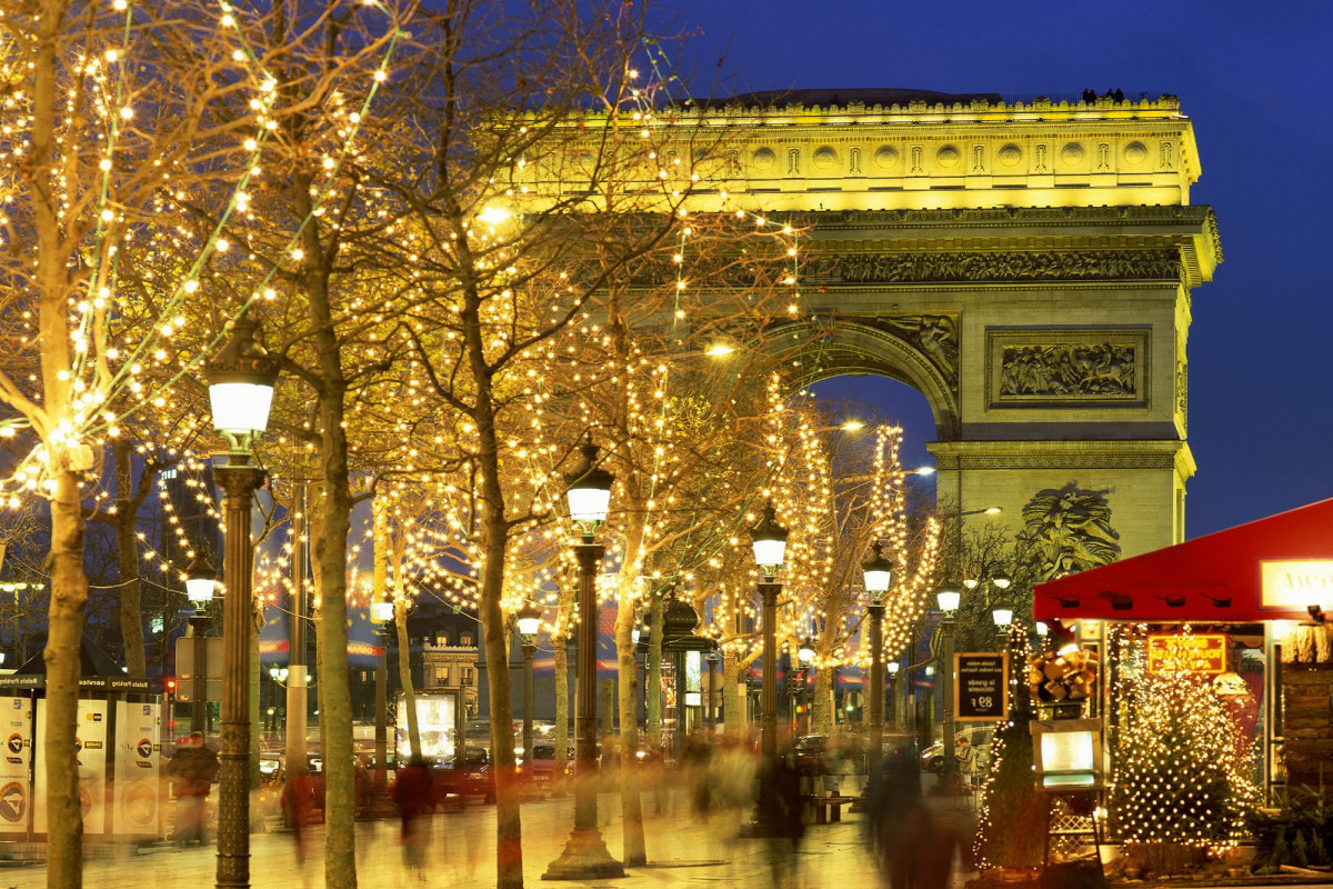 В Париже отменили новогодние мероприятия