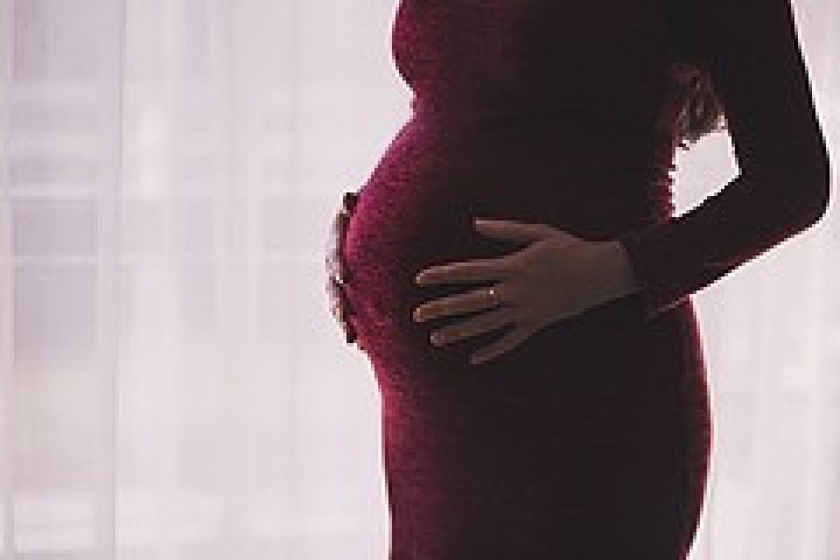 В Великобритании женщина родила ребенка, не зная о своей беременности