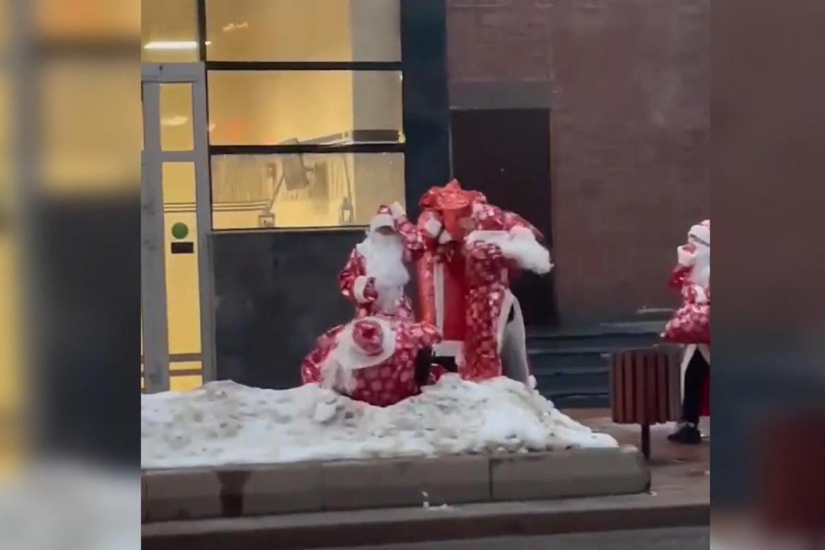 В Москве Деды Морозы сошлись в рукопашной -ВИДЕО 