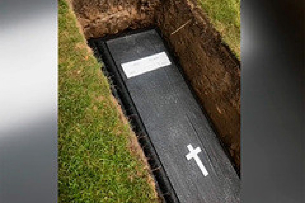 Семья обнаружила в гробу отца тело незнакомца во время похорон