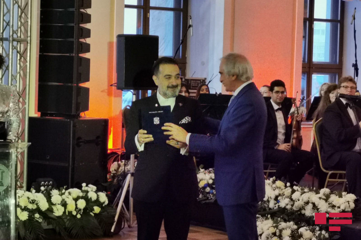 Народному артисту Азербайджана вручена главная награда СНГ в гуманитарной сфере