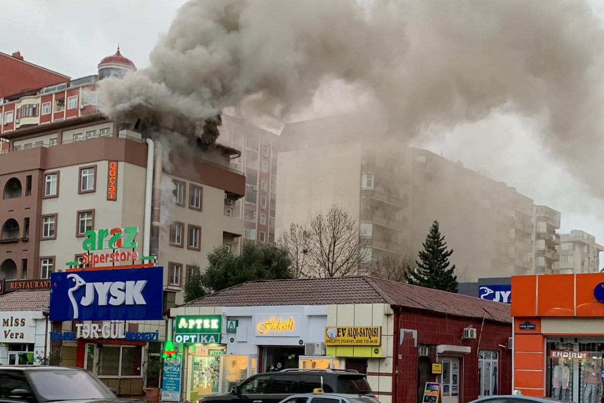 При пожаре в ресторане «Qoç ət» 3 человека отравились дымом-ОБНОВЛЕНО 