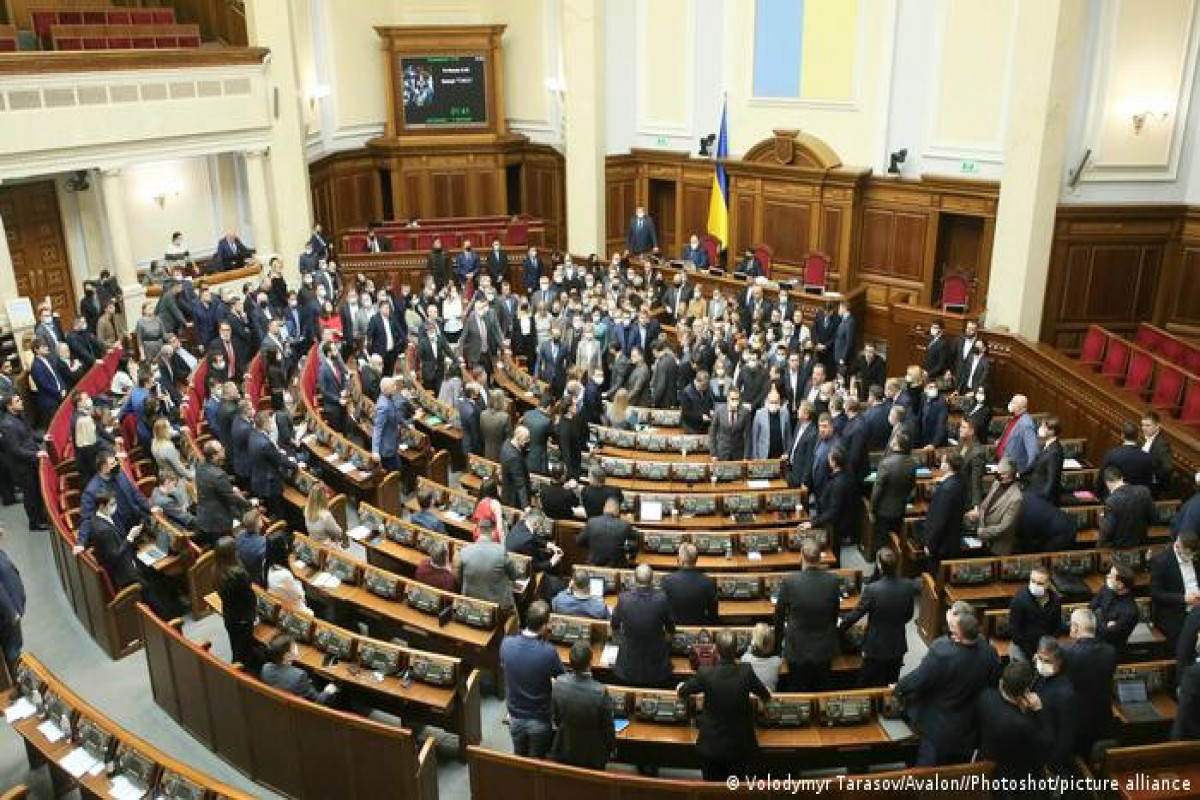 Украинские депутаты пожаловались в правоохранительные органы на Зеленского