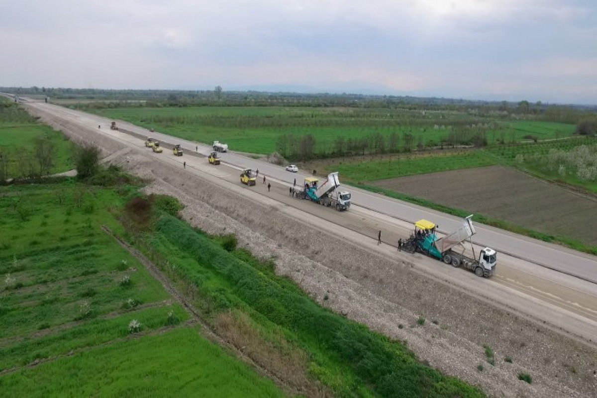 Сдача в эксплуатацию новой автомобильной дороги Баку-Губа-граница с Россией намечается в 2022 году