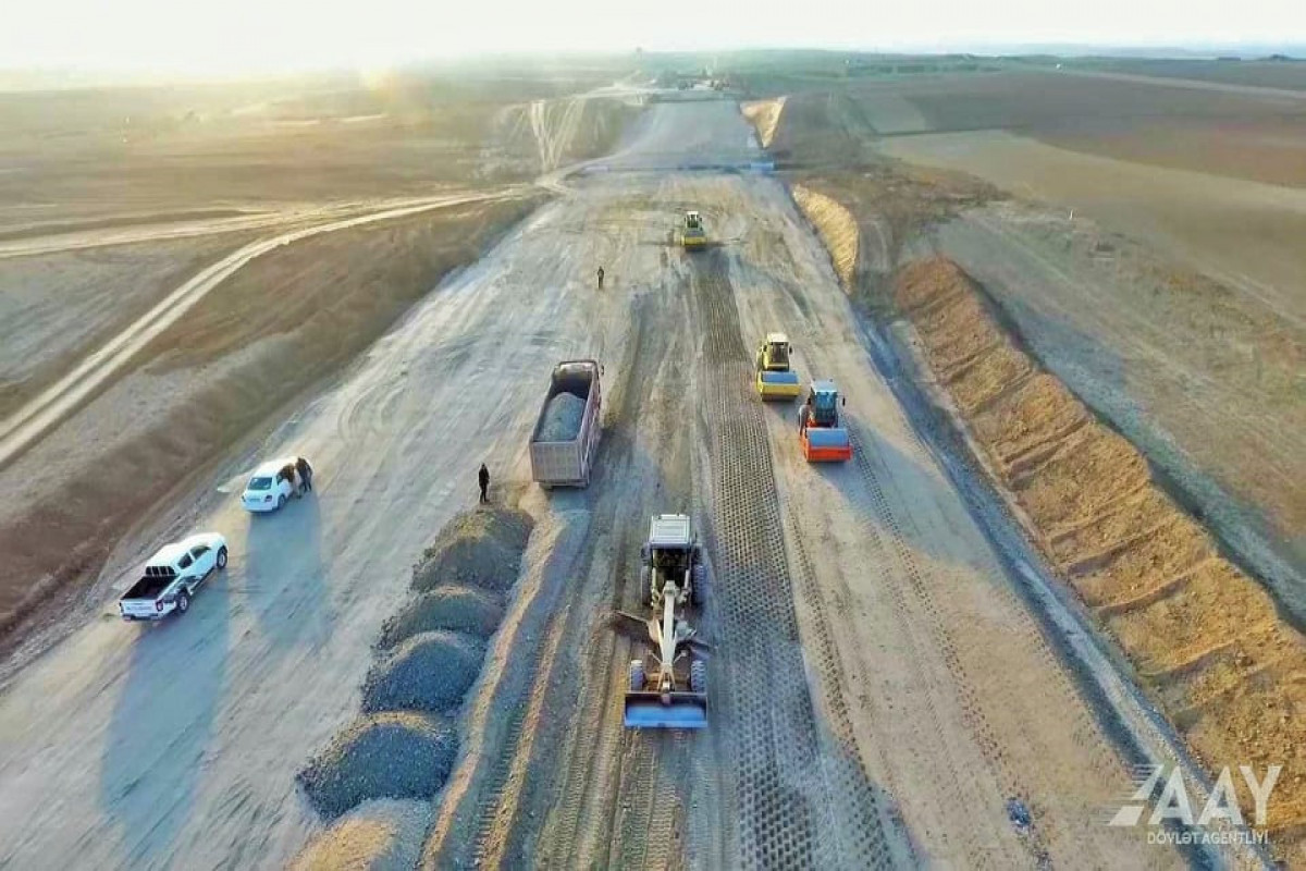В Азербайджане продолжается строительство автодороги Ахмедбейли-Физули-Шуша-ФОТО 