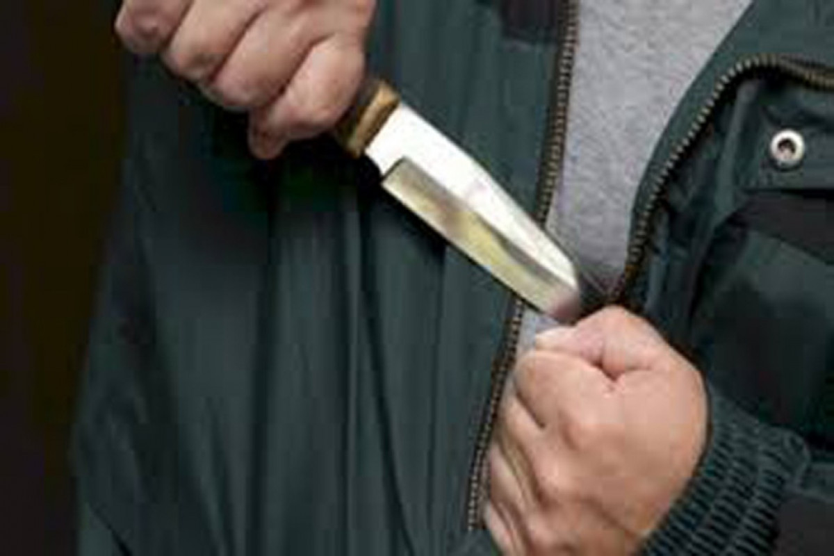 В Ширване 51-летний мужчина мужчина нанес себе раны ножом