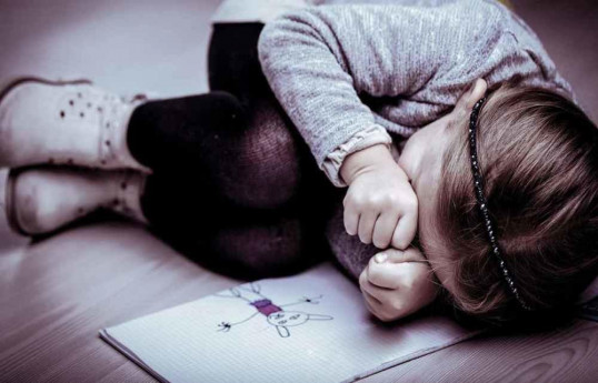 В Азербайджане изнасилованной дядей 13-летней девочке выдан охранный ордер