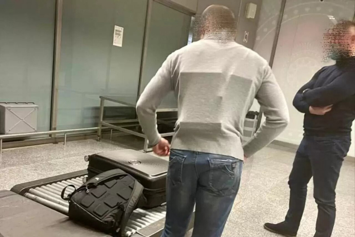 Похожего на черепашку-ниндзя украинца задержали в аэропорту за контрабанду-ФОТО 