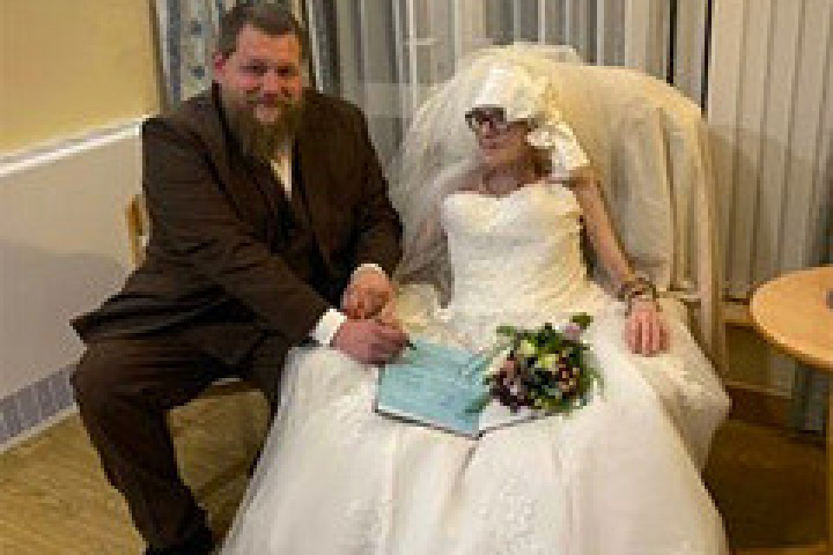 Пара из Великобритании переносила свадьбу 11 лет и поженилась за три дня до смерти невесты