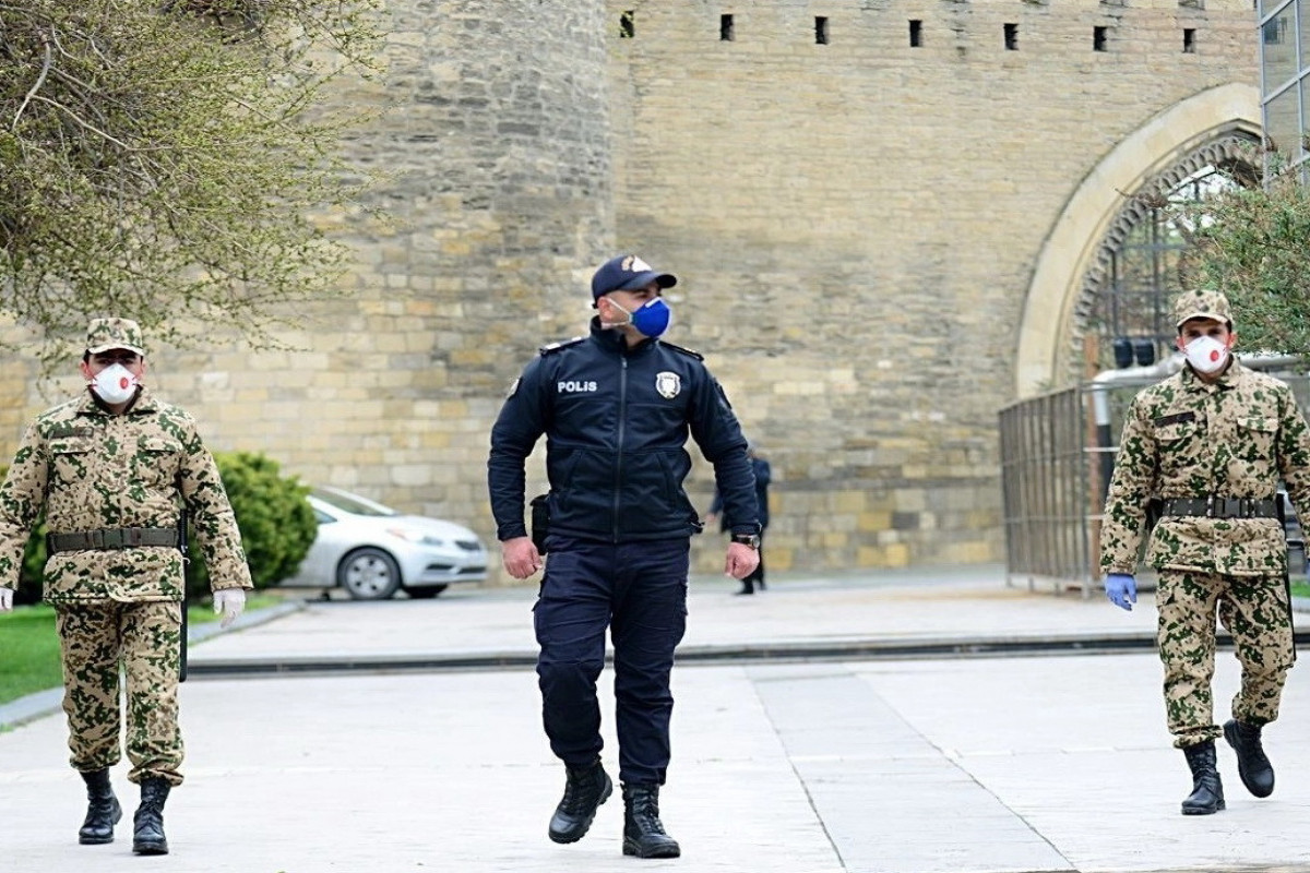 Полиция Азербайджана перейдет на усиленный режим