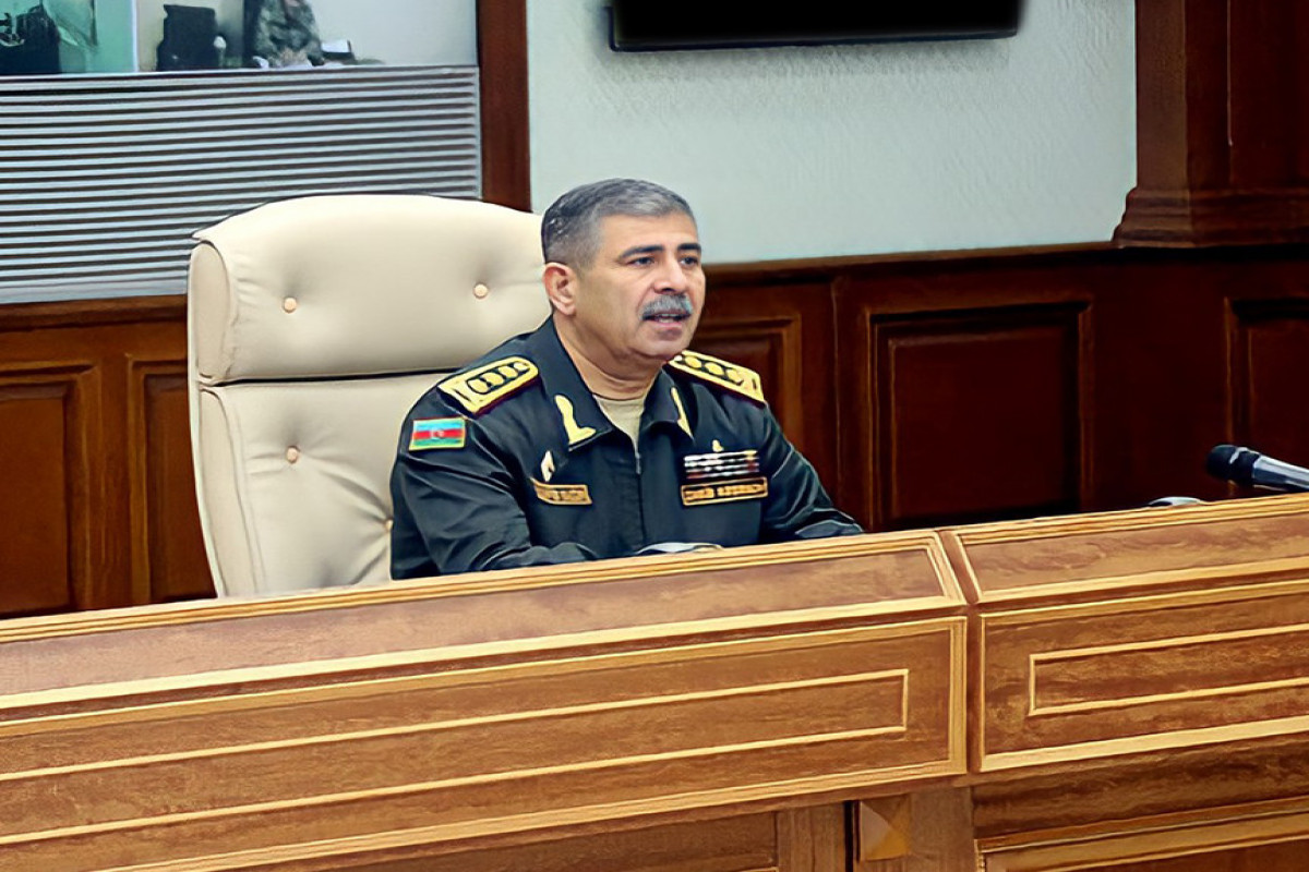 Министр обороны Азербайджана приказал повысить бдительность в предстоящие праздничные дни