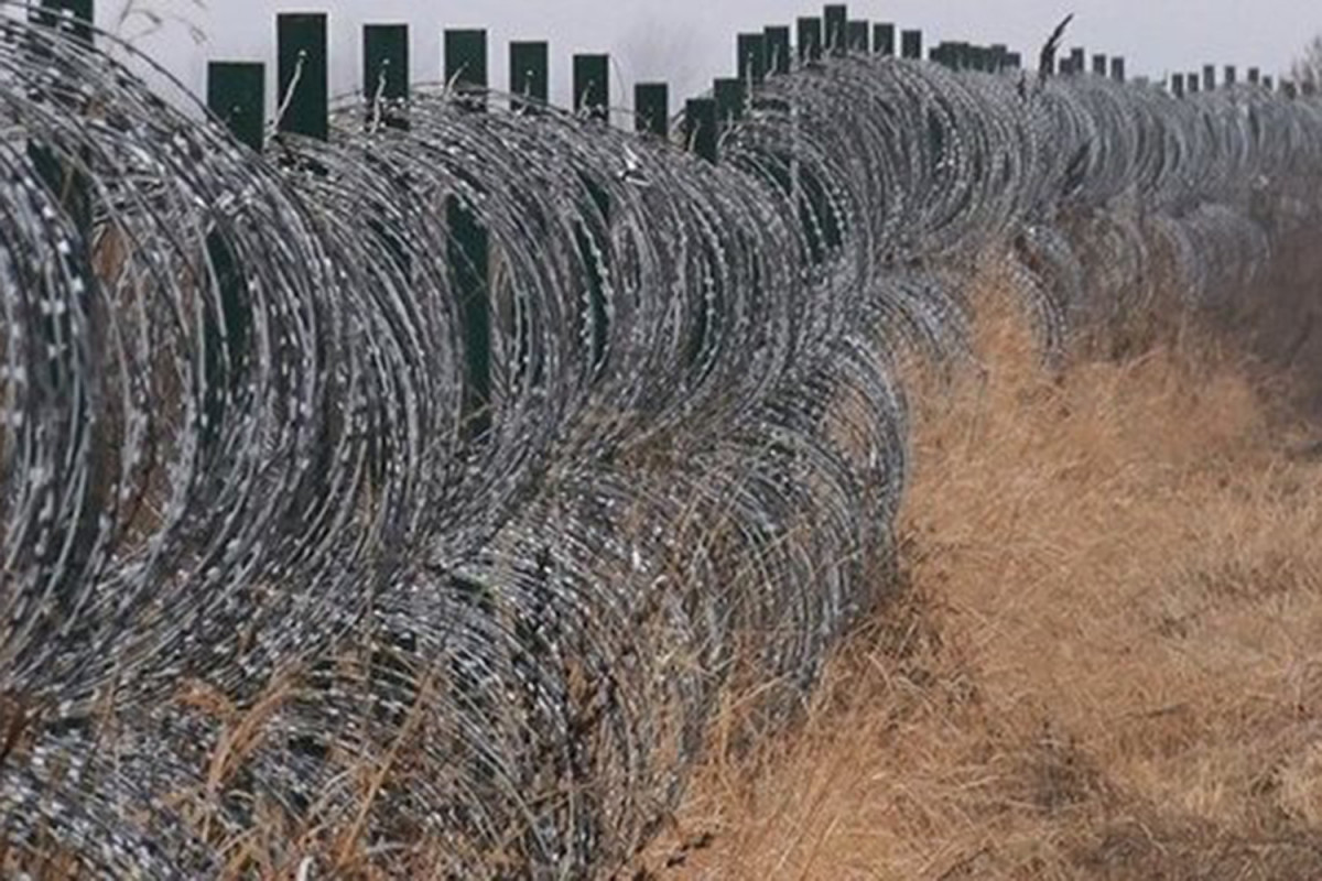 На российско-украинской границе появился стокилометровый забор