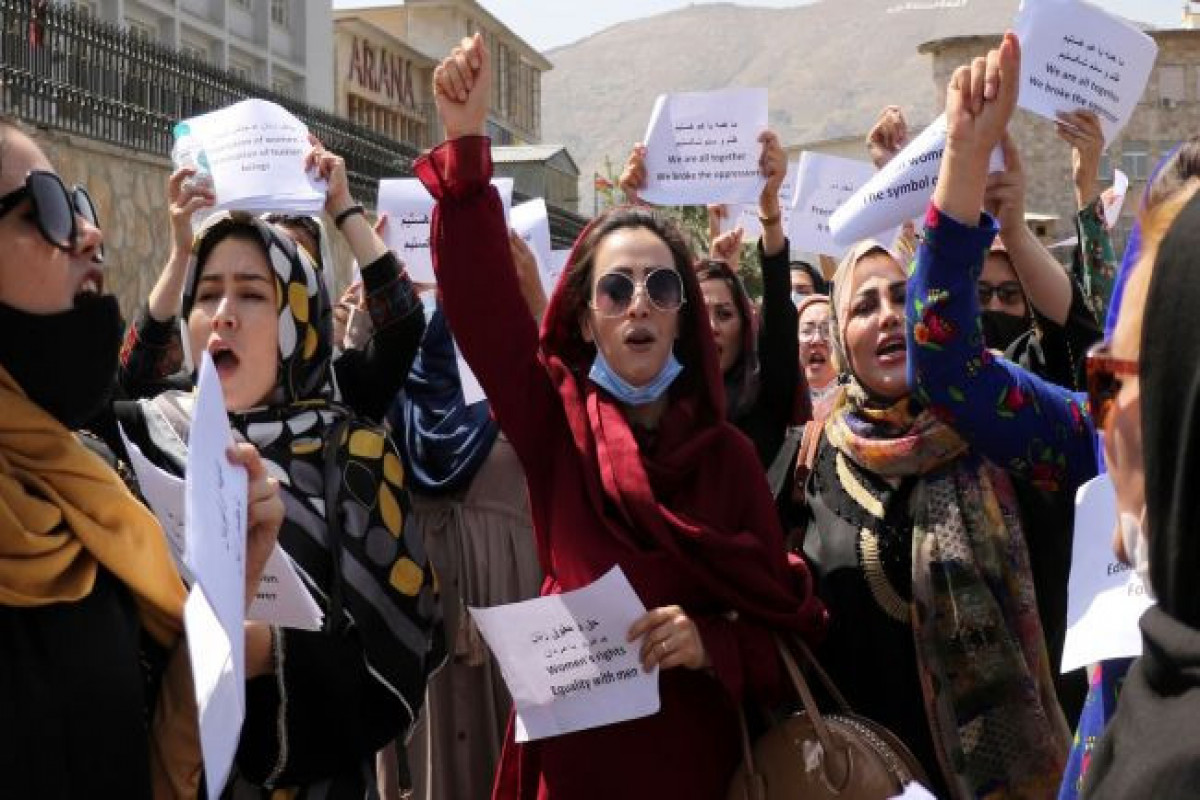 СМИ: Талибы открыли огонь по протестующим женщинам в Кабуле