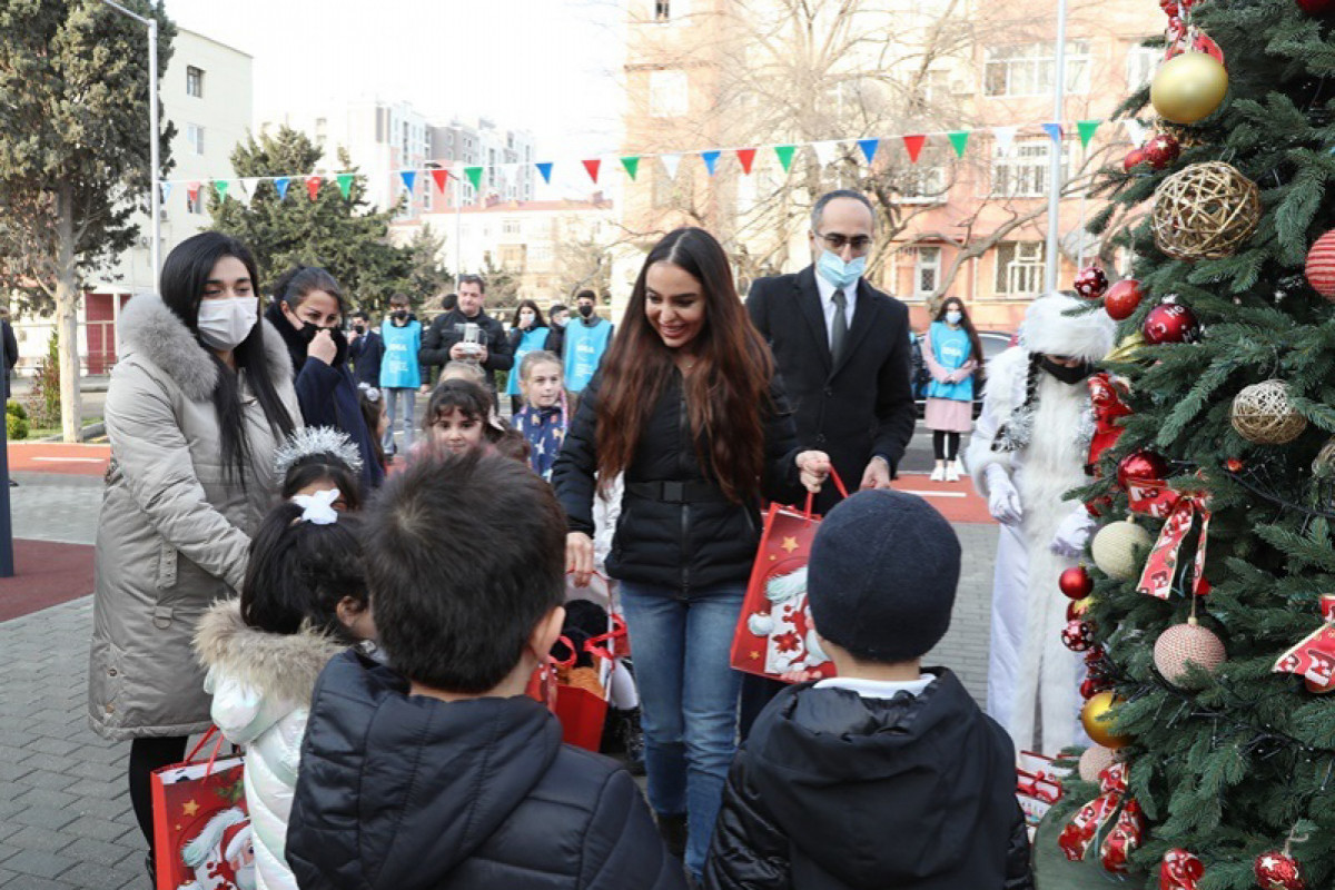 Лейла Алиева приняла участие в церемонии открытия очередного благоустроенного двора в Баку-ФОТО 