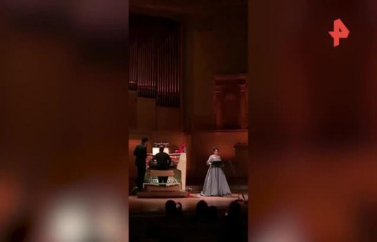 Видео реакции оперной дивы на звонок в зале набрало 2 млн просмотров-ВИДЕО 