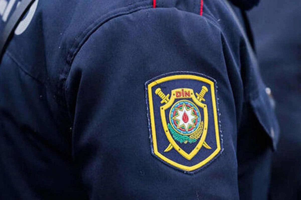 В Азербайджане за грубое обращение с гражданами уволен полицейский